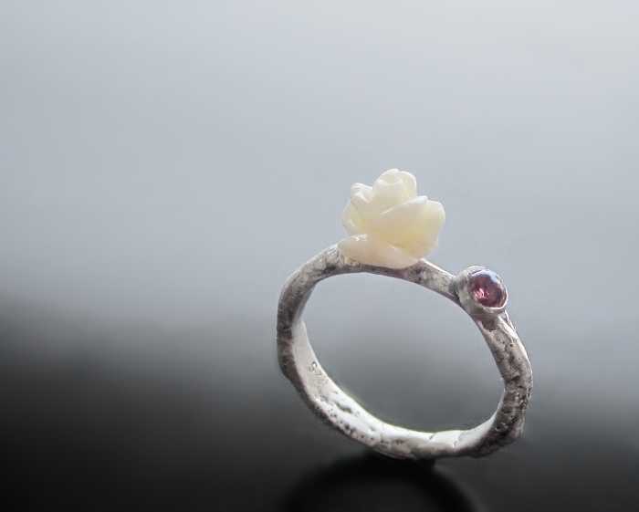 white rose ring