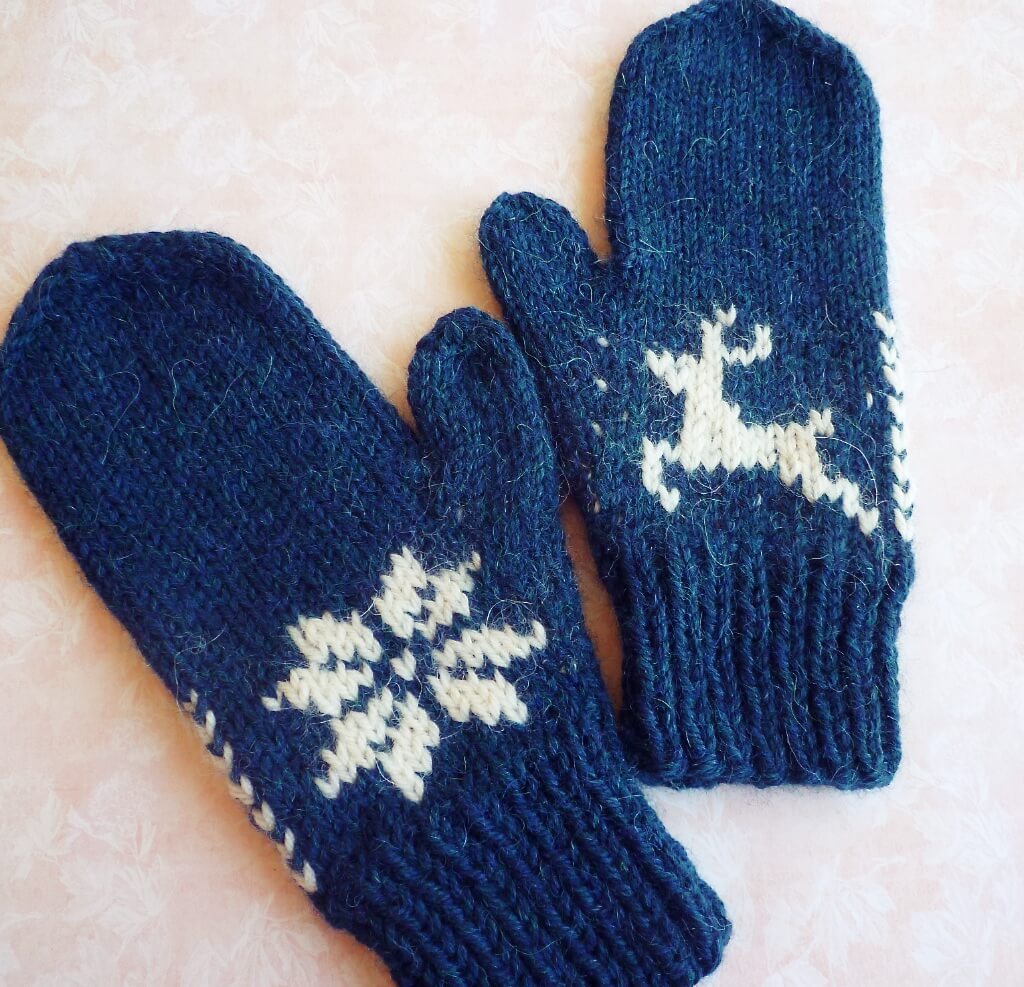 When we finally decided to get back inside, I started knitting this pair of fair isle mittens, which is now finished and a sweet little boy is going to wear them soon!