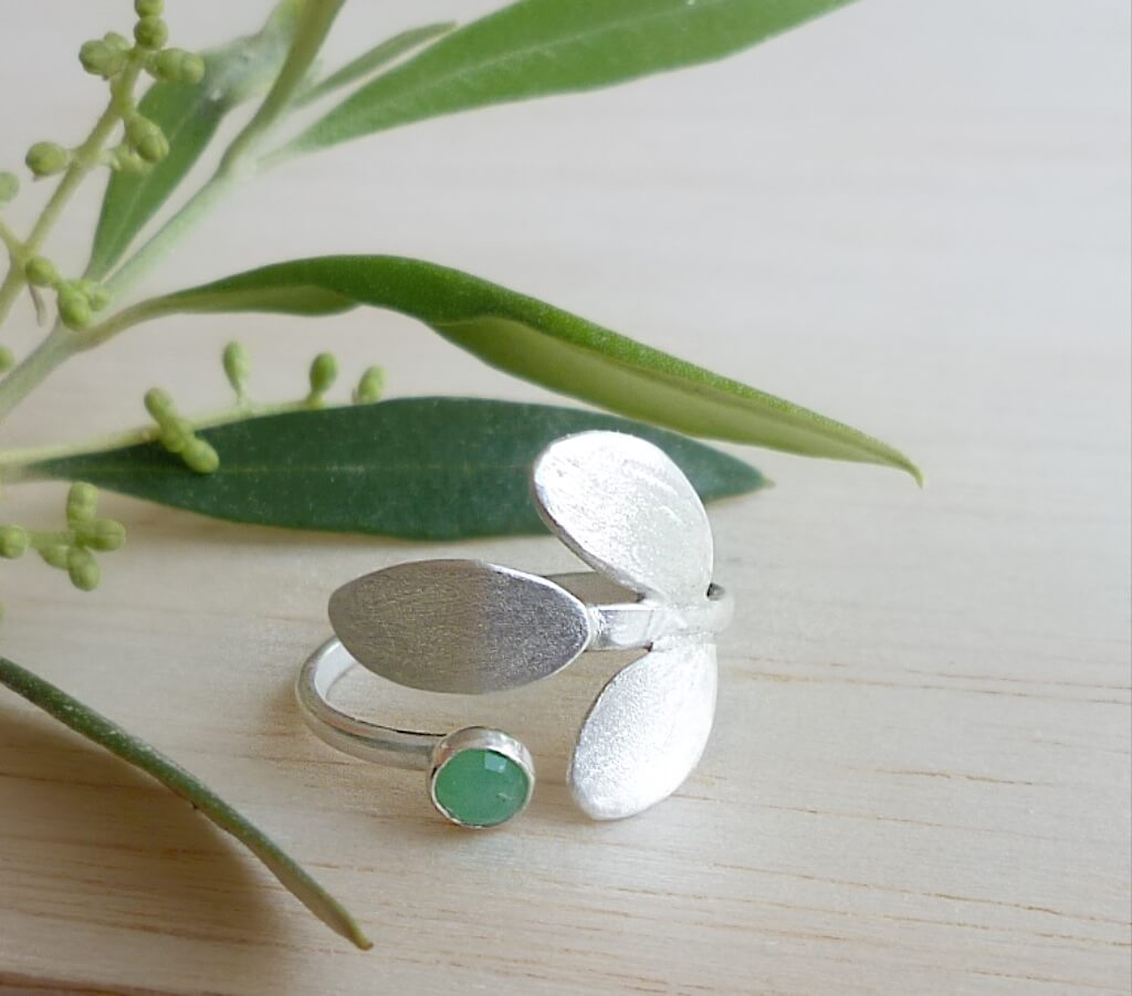 A variation of the olive branch ring, the sterling silver "branch" is combined with chrysoprase.