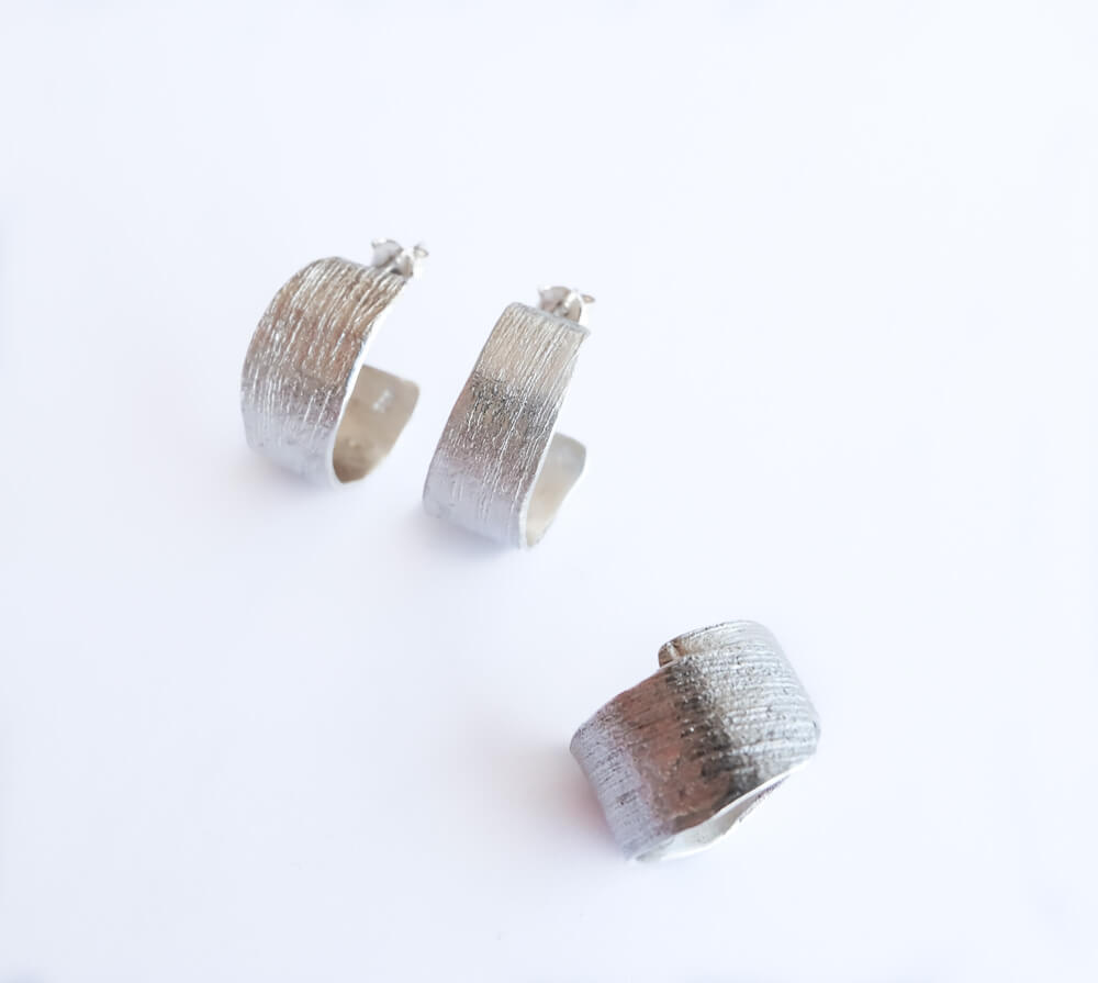 A new favourite design, tree bark textured hoops and adjustable tree bark ring.