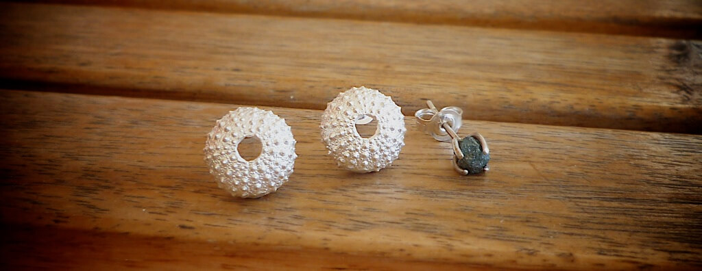 A few pics of the popular sterling silver earrings and pendants, all made recently. 