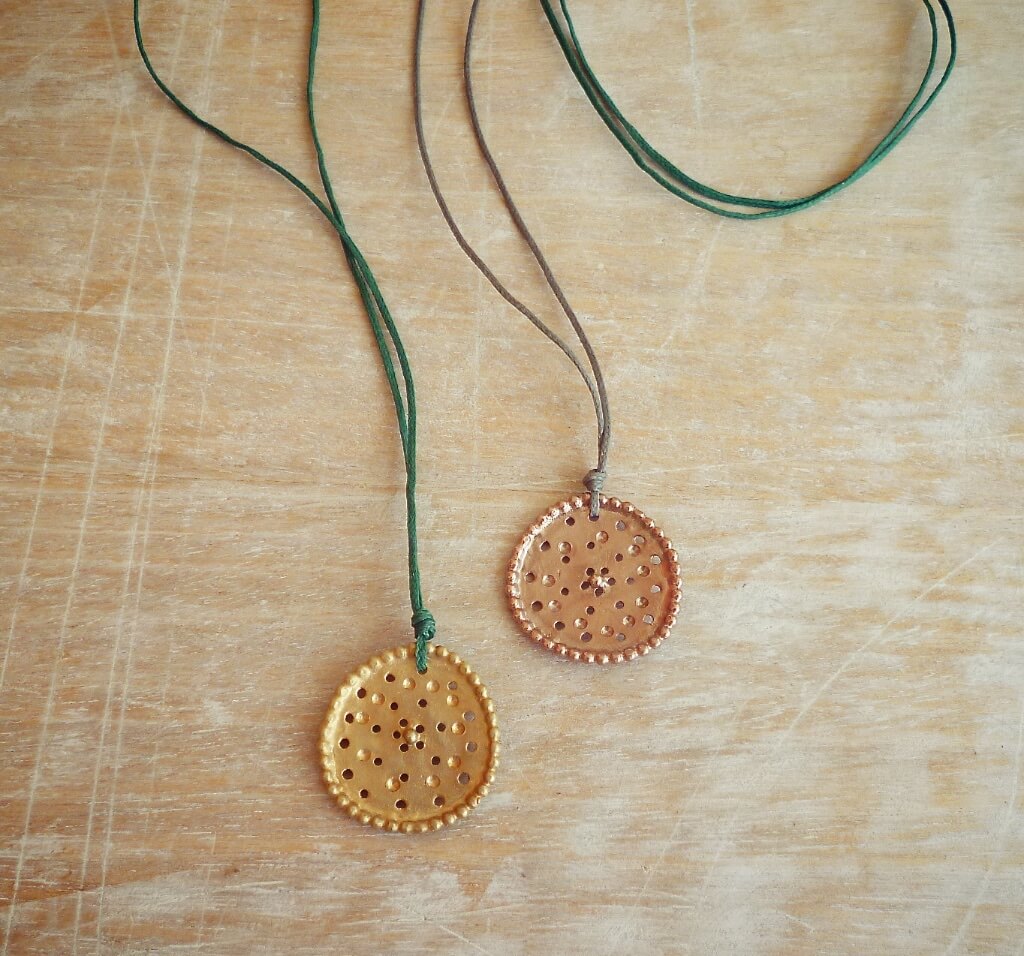 The same pendant can be found in silver or with a yellow gold plated finish.