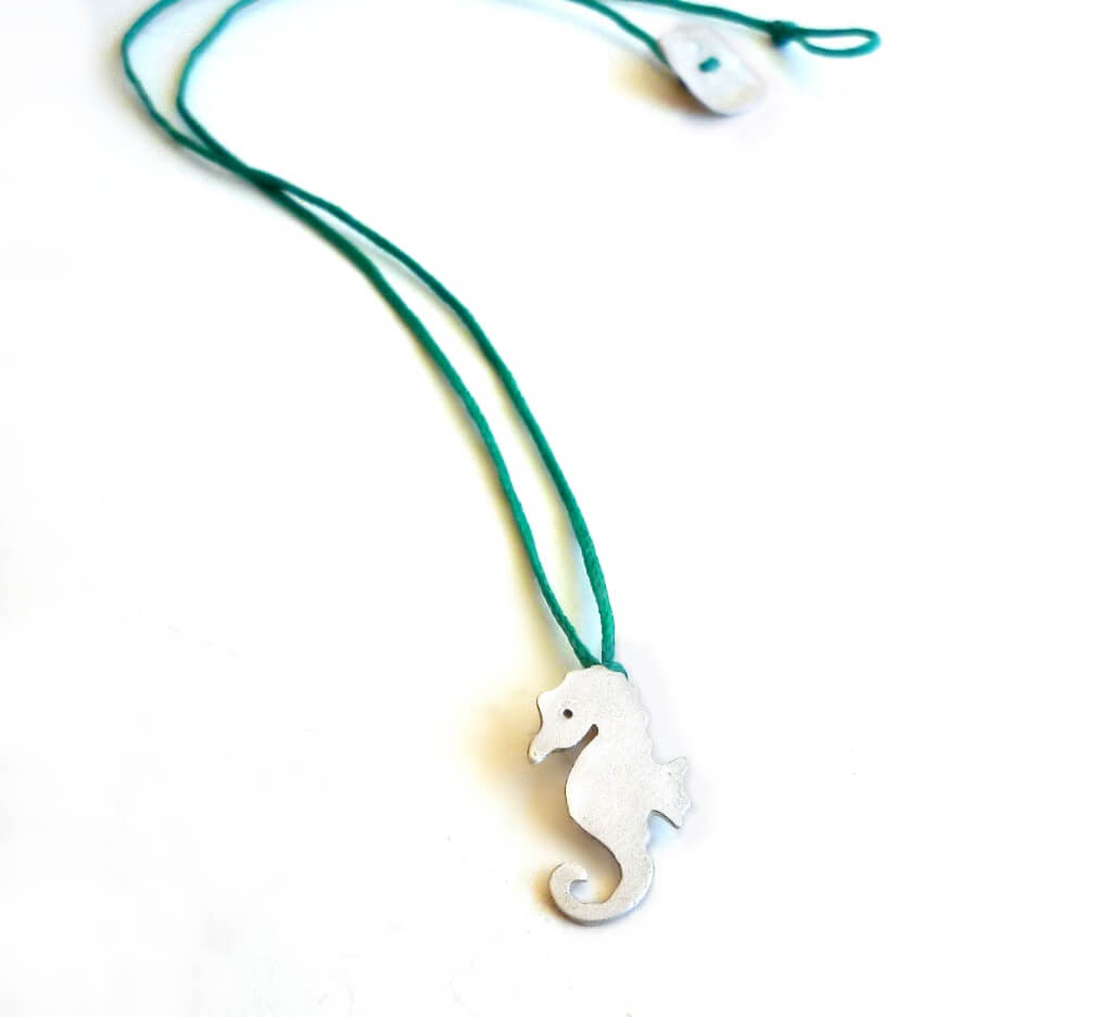 The hippocampus pendant comes in two sizes. The smaller one is 1.9 x 1.1 cm and the larger one is 3.5 x 1.8 cm.