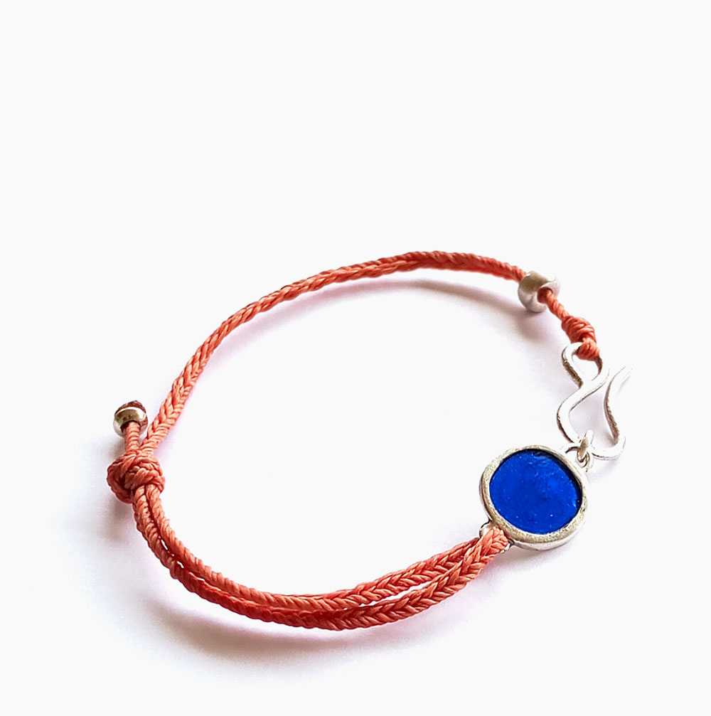 Ultramarine Blue Resin Circle Bracelet - Image 3