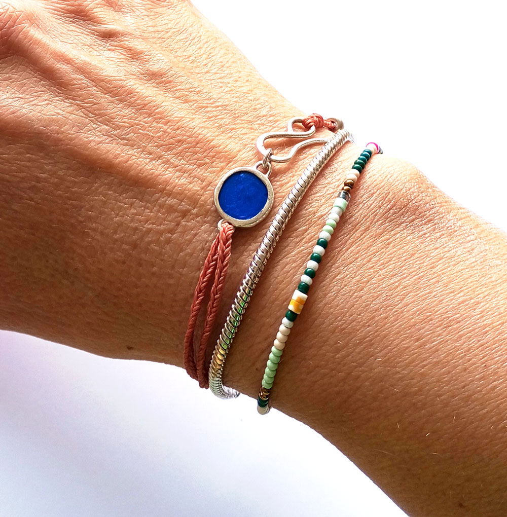 Ultramarine Blue Resin Circle Bracelet - Image 2